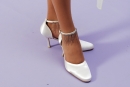 Esküvői félzárt magassarkú esküvöi cipő, bokapántján strasszl´ncocskákkal (SHADE) SH/855