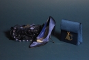Kék brossos alk.c.hozzáillö kék táskamegoldásokkal