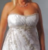 Nagyméretü molett esküvői ruha, hófehér rajta dús ezüst hímzéssel az uszályon is, Etrnity Bride