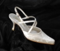 Hímzett, pántos esküvői cipő SH/868