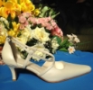 Középmagas sarkú menyasszonyi bőrcipő, divatos keresztpánttal, MAEDOWS