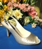Kényelmes és elegáns esküvői cipő, apró strasszkövekkel, MAEDOWS