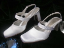 Hímzett, pántos menyasszonyi cipő, stabil sarokkal Shade SH/830