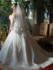 Abroncsos molett esküvői ruha, hozzá hófehér csike szélü fátyol, Sophia Tolli