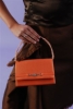 Narancsszínű alkalmi táska